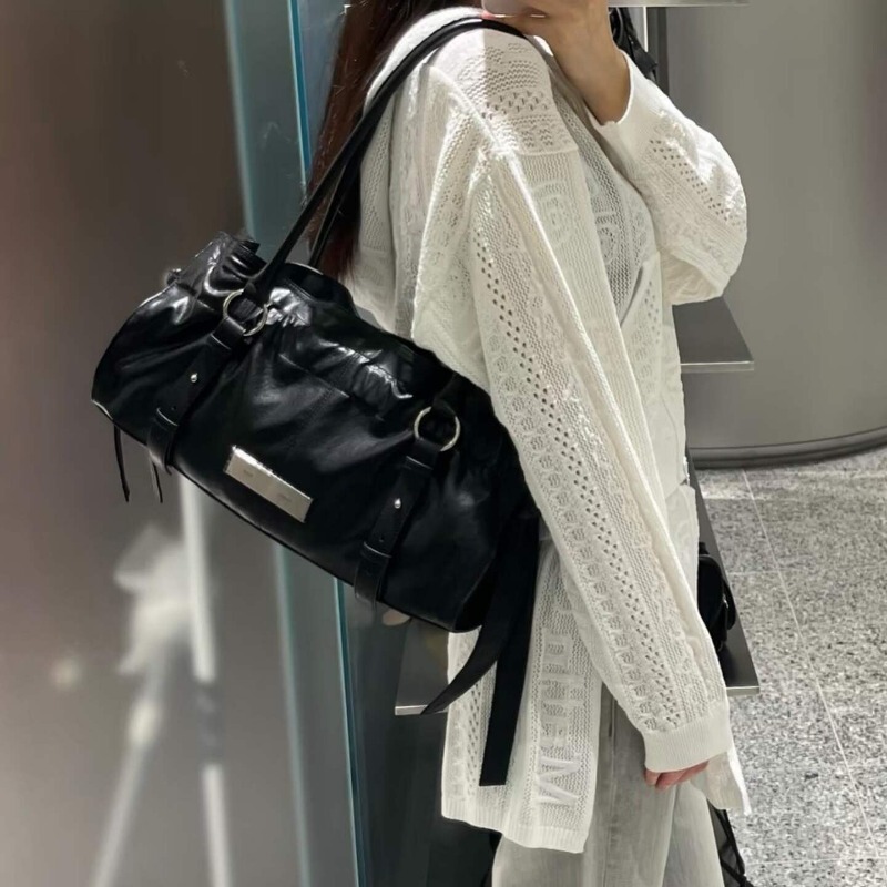 Korean niche brand MK pleated tote bag for women, versatile shoulder, underarm, crossbody bag, stylish belt commuter bag, handbag for women Korean niche brand MK pleated tote bag for women, versatile shoulder, underarm, crossbody bag, stylish belt commuter bag, handbag for women