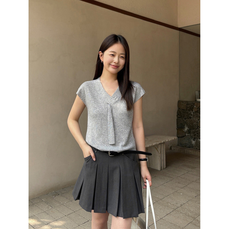 Tg Gentle and Delicate V-Neck Tie-Strap Drop-Shoulder Sleeveless Wool Blend Skin-Friendly Knitwear 2026 Spring Collection 26551 Tg Gentle and Delicate V-Neck Tie-Strap Drop-Shoulder Sleeveless Wool Blend Skin-Friendly Knitwear 2026 Spring Collection 26551