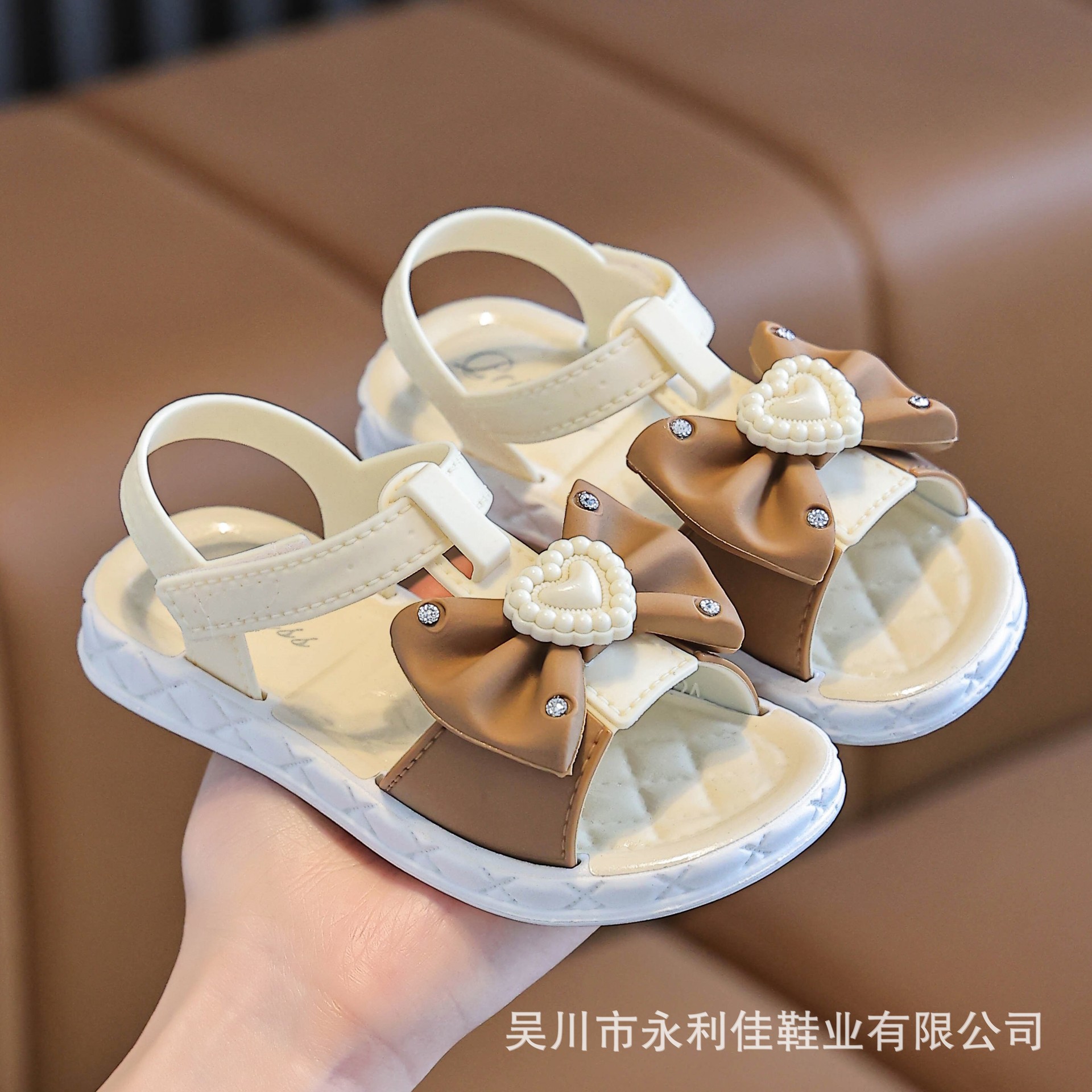 Sandalias de chicas pequeñas y medianas fábricas de niños grandes proveedores directos de exportación de comercio exterior PDD verano nuevas sandalias de princesa de chicas