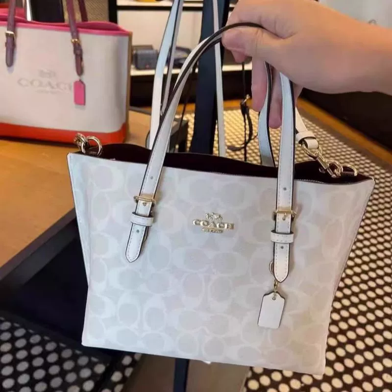 Capacious fashionable universal one-shoulder bag