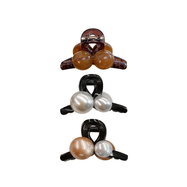 Crab pin pearl