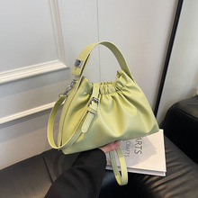 新款手提包包云朵褶皱bags气质单肩斜挎小众设计港风水桶女包