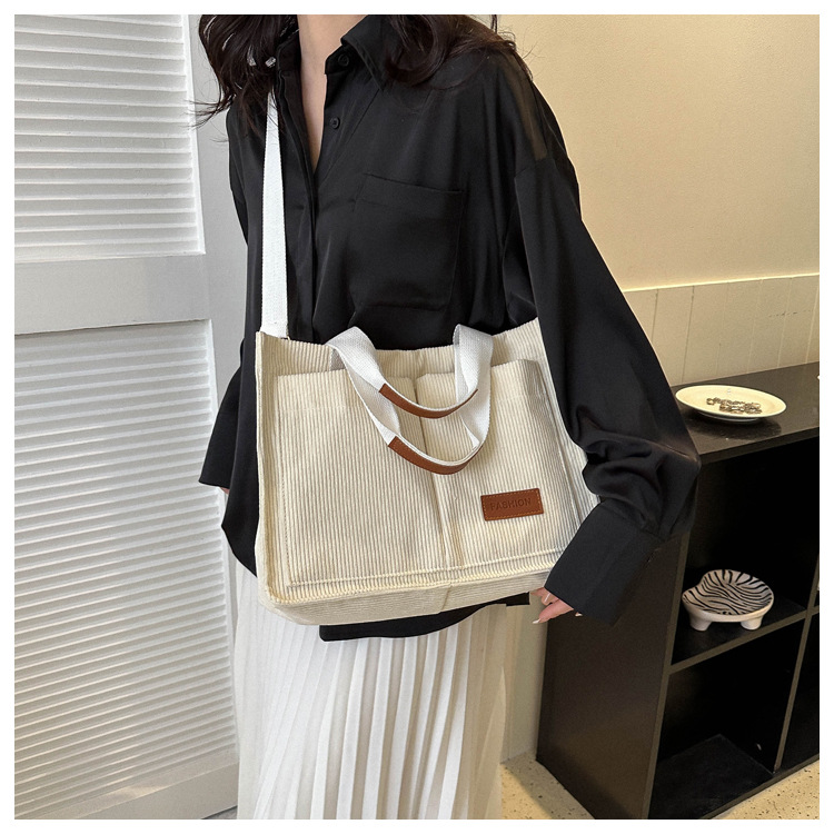 Women's Large Corduroy Solid Color Elegant Square Magnetic Buckle Handbag Tote Bag Crossbody Bag display picture 4