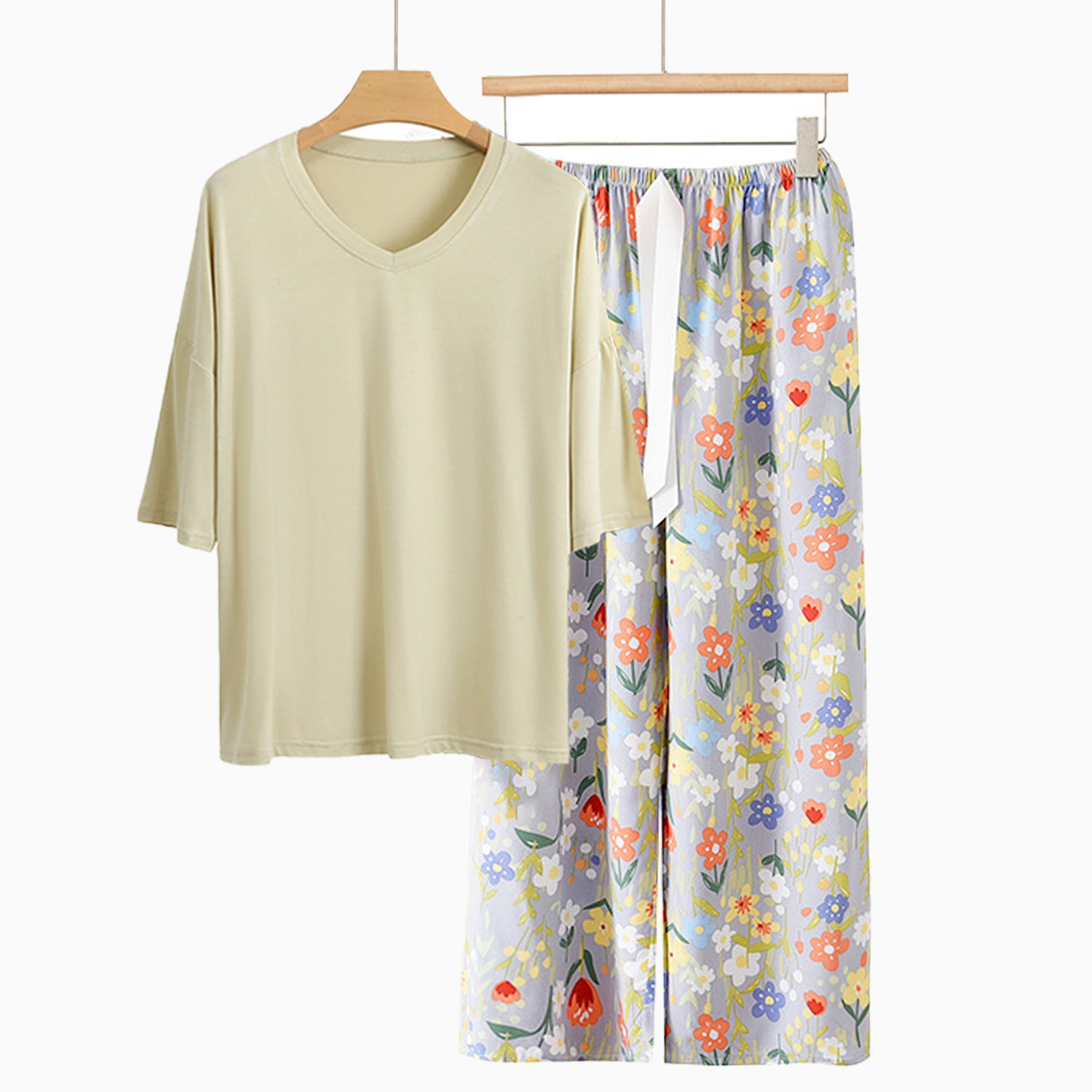 가을 향기로운 녹색 + 회색 구름