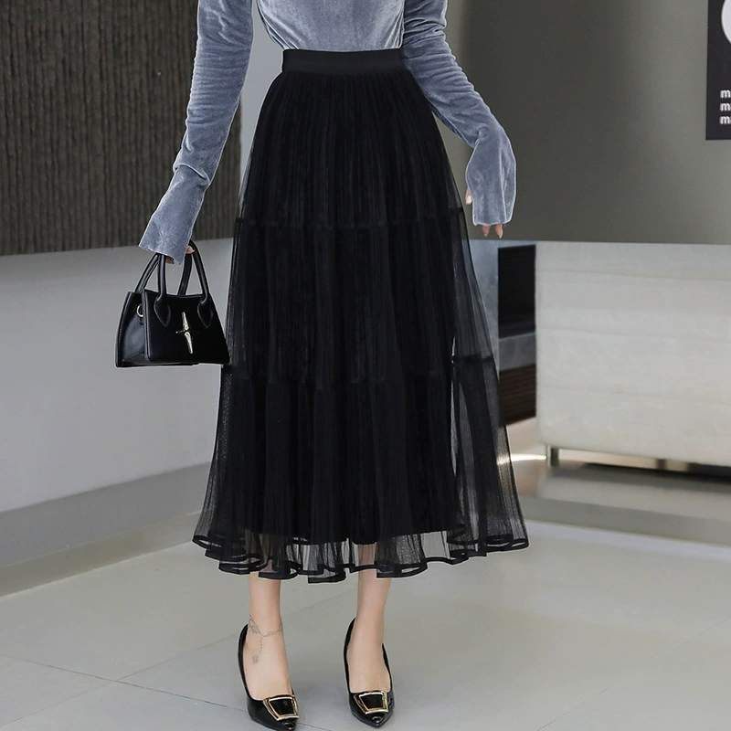 Длинная юбка-карандаш с сетчатыми вставками и складками, новая модель осени-зимы 2025 года, с элегантным дизайном, универсальная для невысоких людей.