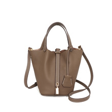 跨境高级感洋气小众设计女包大容量手提水桶包轻奢单肩斜挎包批-