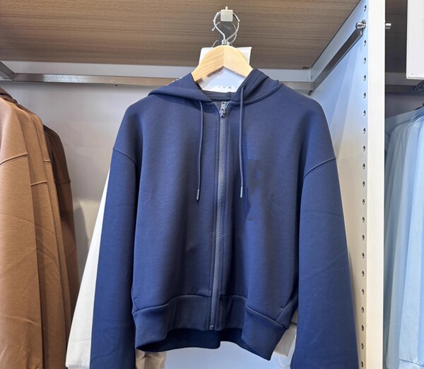 Hoody with zipper