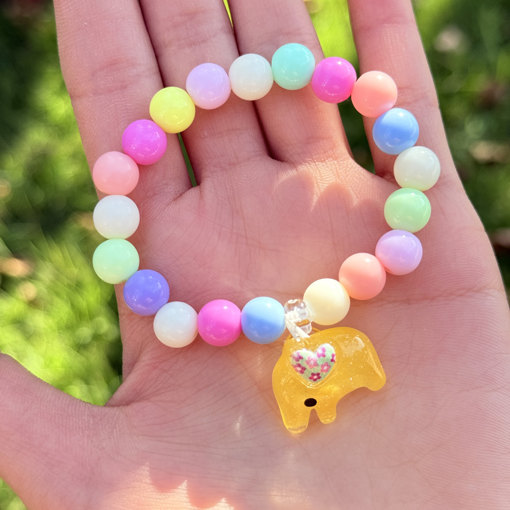 Pulseras infantiles coloridas con cuentas y varios colgantes de dibujos animados, accesorios de alta calidad y exquisitos para niñas, regalos de cumpleaños, productos al por mayor.
