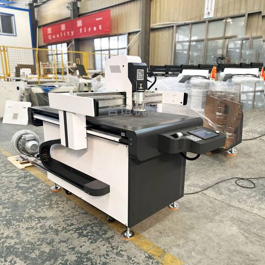 Small vibrating knife cutting machine soft magnetic artificial turf resin pvb film EVA packaging luggage cutting machine 0906