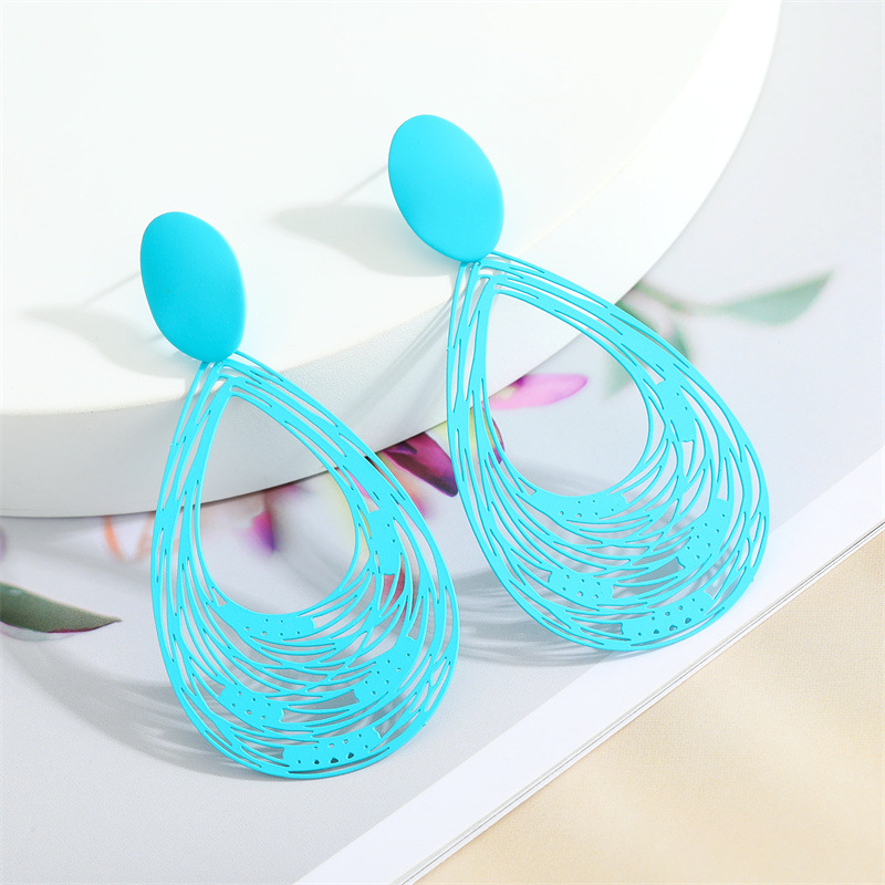 Retro Color Hollow Leaf Geometric Heart-shaped Fan-shaped Carved Earrings display picture 2