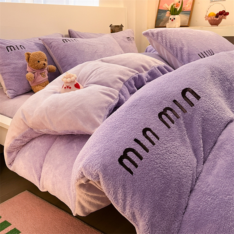 2024 nueva categoría más terciopelo grueso de lana de leche de invierno traje de cuatro piezas invierno invierno conejo felpa funda de edredón de lana de coral