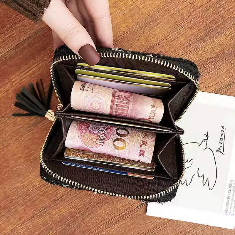 Small polyurethane short capacious wallet, Chanel style