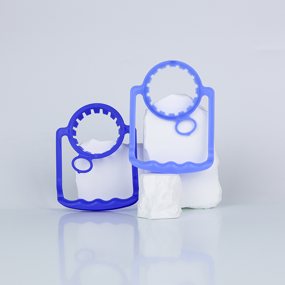 Fábrica de fuente al por mayor botella de agua potable desechable 55 calibre botella de bebidas PE mango mango de plástico