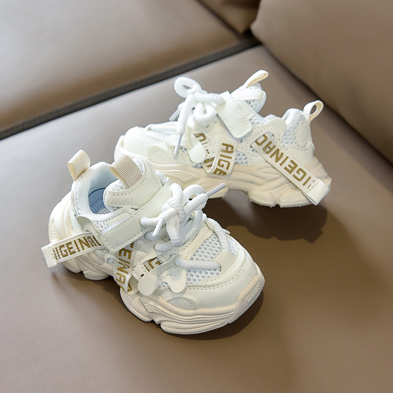 Zapatos deportivos para niños, zapatos casuales para padres, primavera de 2026 nuevos zapatos deportivos transpirables de moda para niños mayores en stock