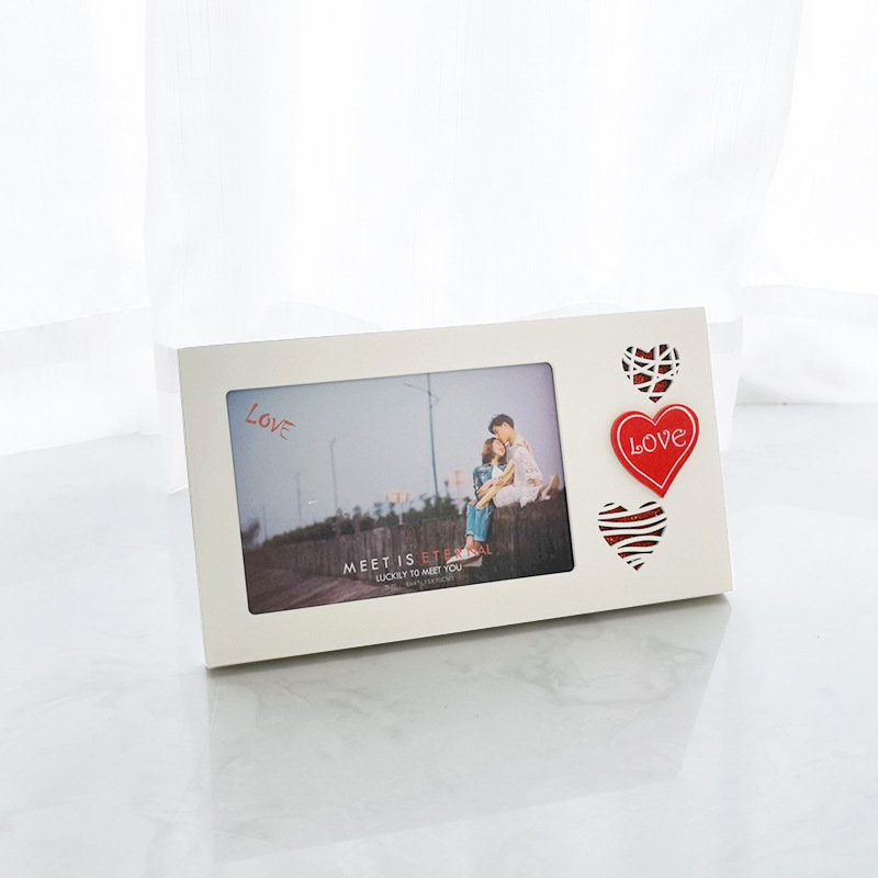 カップルのフォトフレームが結婚しています。|undefined