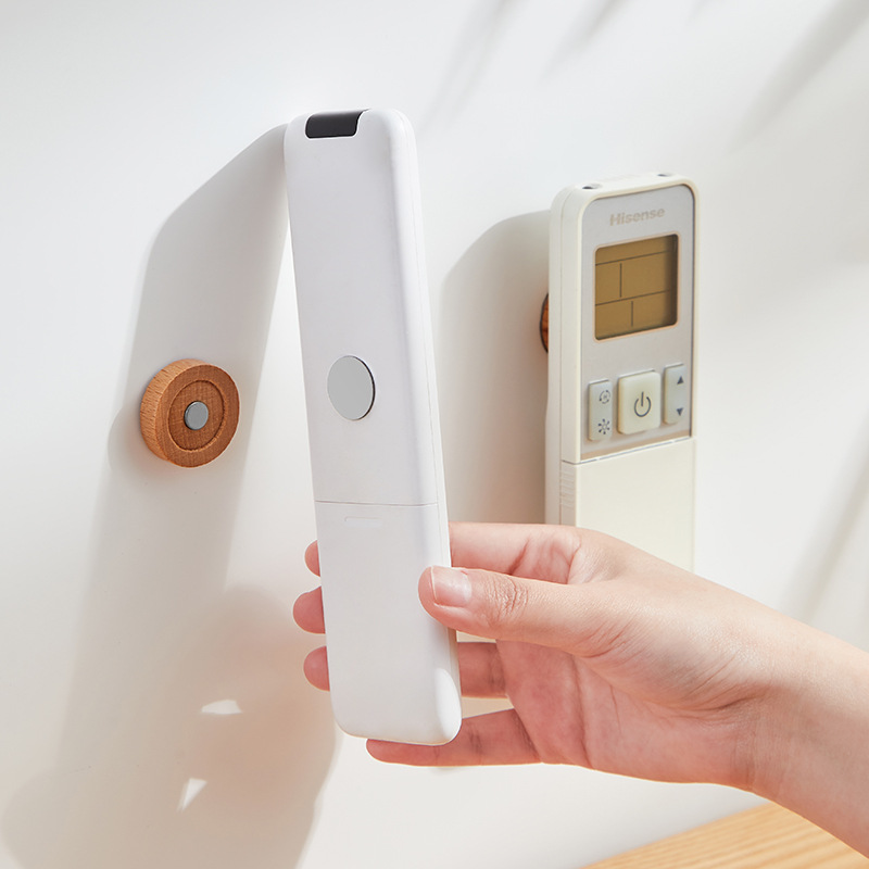 Fijador de control remoto de madera fuerte pegado dibujos animados aire acondicionado control remoto almacenamiento gancho de absorción magnética sin perforación
