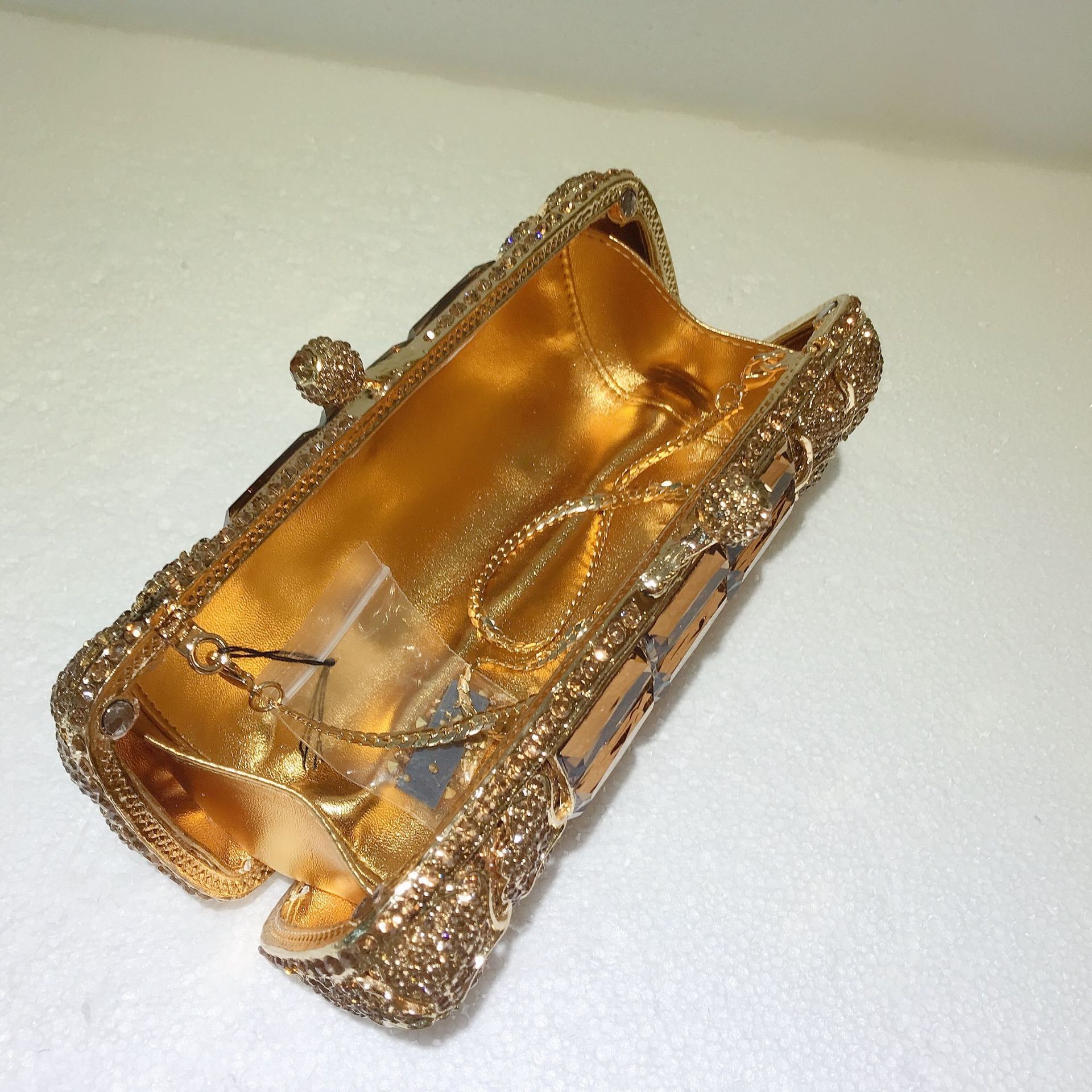Túi clutch nữ đính đá vàng chanh dự tiệc cao cấp — vàng chi tiết 6