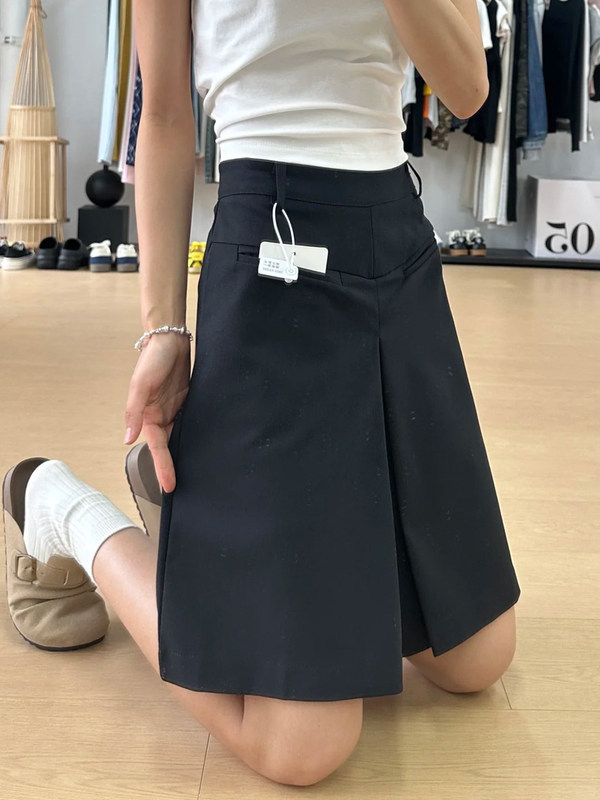Women's Summer Thin Wide-Leg Cropped Suit Skirt Pants, Plus Size, Hip-Covering, Slimming, Ice Silk Skirt Pants, Black Shorts Women's Summer Thin Wide-Leg Cropped Suit Skirt Pants, Plus Size, Hip-Covering, Slimming, Ice Silk Skirt Pants, Black Shorts