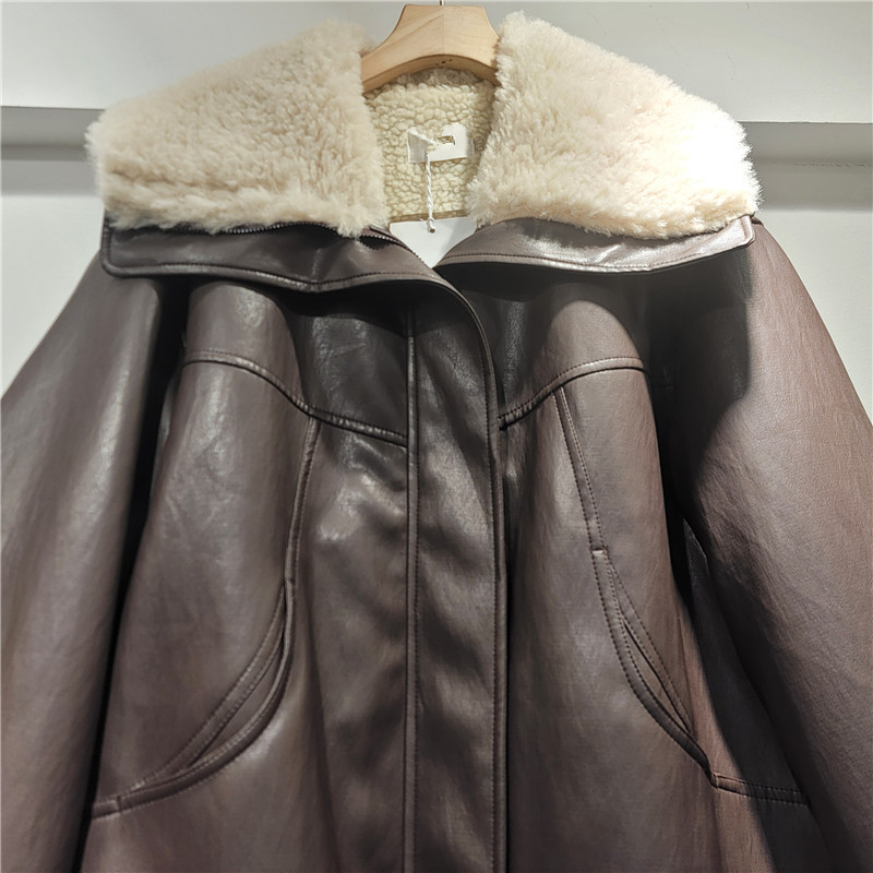 Cordero cosido gran chaqueta de cuero chaqueta de invierno de mujer nueva moda suelta con lana gruesa chaqueta de piel