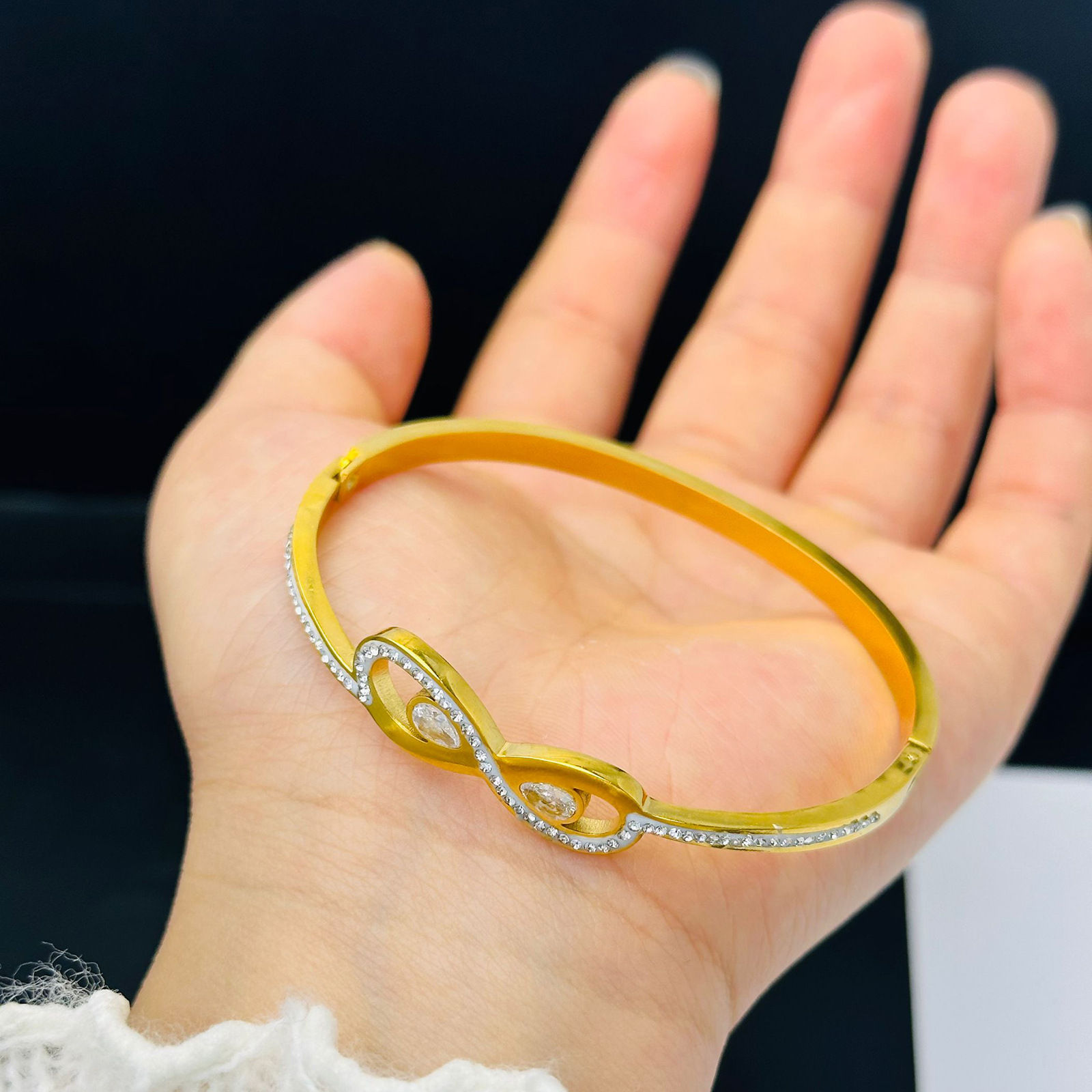 Mobius Ring Love Infinite Pulsera Moda femenina Pulsera de todo fósforo Acero de titanio No se desvanece Joyas de oro Simple y ligero Lujo