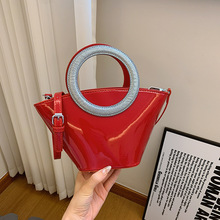 包包女新款亮面漆皮水桶包欧美风气质女士手提包高级感单肩斜挎包