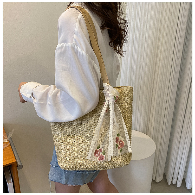 Women's Medium Straw Solid Color Vacation Beach Weave Bucket Zipper Bucket Bag display picture 4