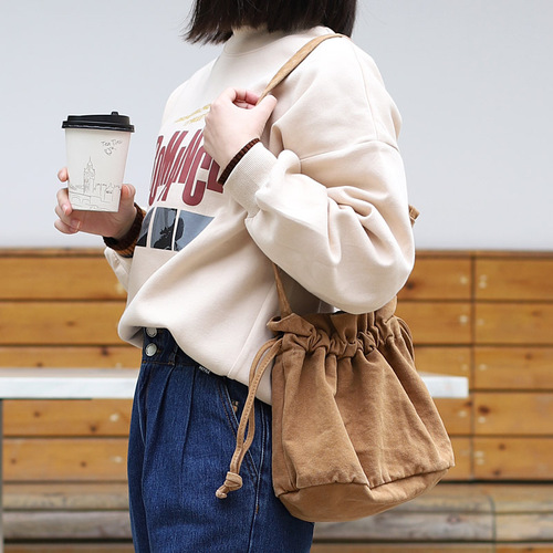 Korean version of Internet celebrity bucket bag with casual and simple retro crossbody bag for women, cute forest style literary canvas shoulder bag