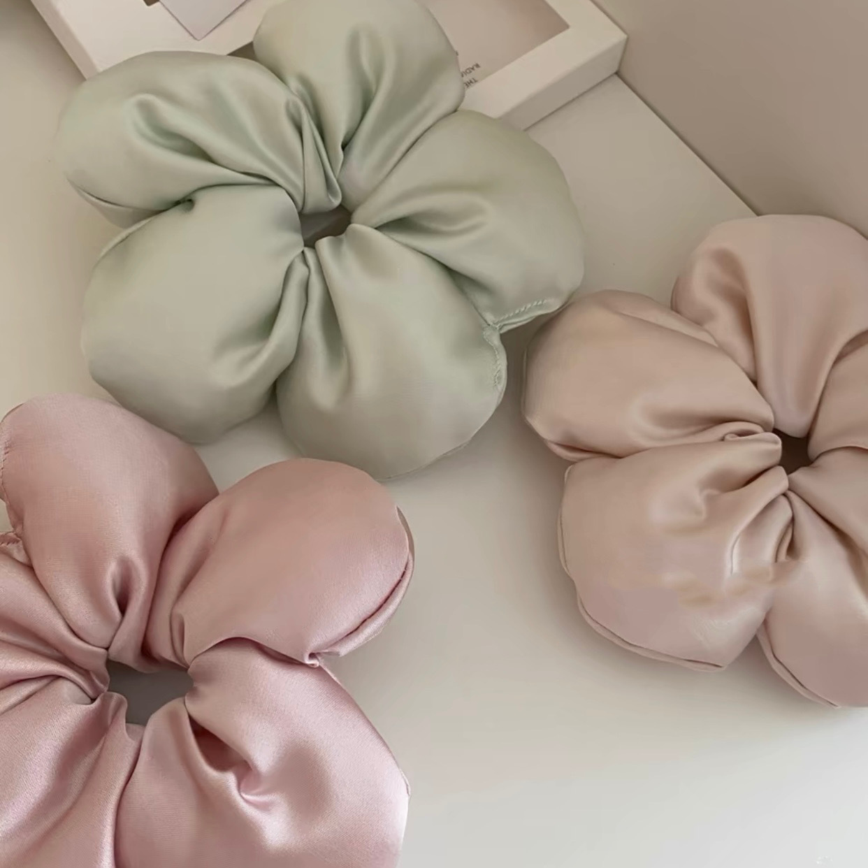 Korean style three-dimensional bread flower large intestine hair ring women's 2024 new high-end feeling horsetail sweet hair rope hair accessories