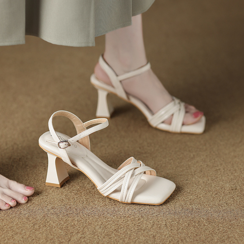 흰색(업그레이드 버전) 소재와 솜씨가 더 좋습니다.