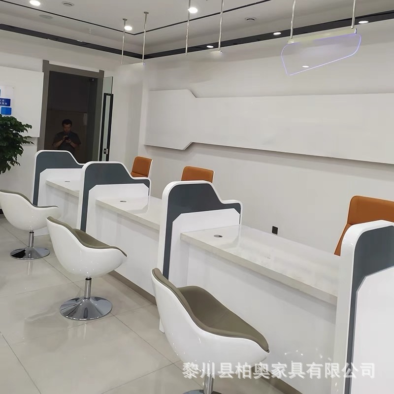 国家電力網業務誘導取扱銀行非現金カウンター相談台営業所受付台が事務机に記入する|undefined