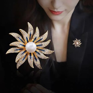 High-grade Pearl Sunflower Brooch Women's Exquisite Design Sense Coat Corsage Pins Niche Fixed Clothes Accessories