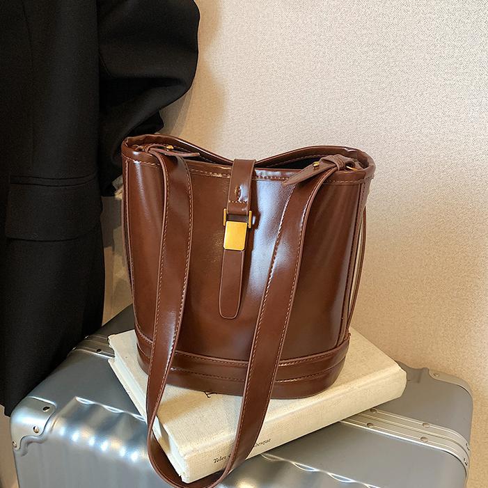 Alto sentido retro bolso de cubo 2024 otoño invierno nuevo bolso de mujer bolso de hombro de moda universal super caliente bolso de mochila