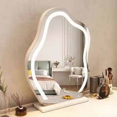 雲の鏡のデスクトップの化粧鏡のデスクトップのledランプの寝室の化粧台の知能の軽い豪華な高級の明かりの鏡は明かりをつけます。