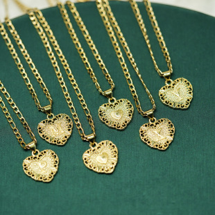 Cross-border new explosions love heart-shaped initials lace pendant 26 English letters men's and women's necklace