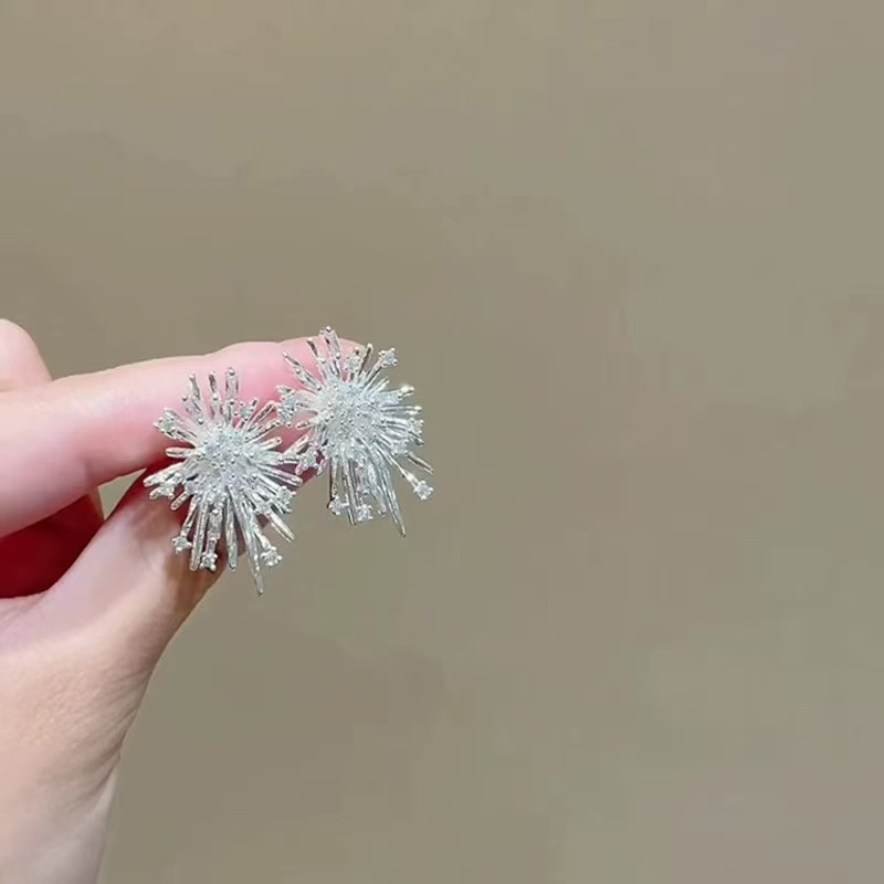 Pendientes de flores de color dopamina Pendientes dulces y frescos de primavera y verano Pendientes pequeños y elegantes de alta gama para mujer