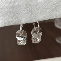 S925 シルバー針シュガーキューブサークルイヤリング女性のためのライト高級ニッチデザインハイエンドイヤリングユニークな気質新しいイヤリング