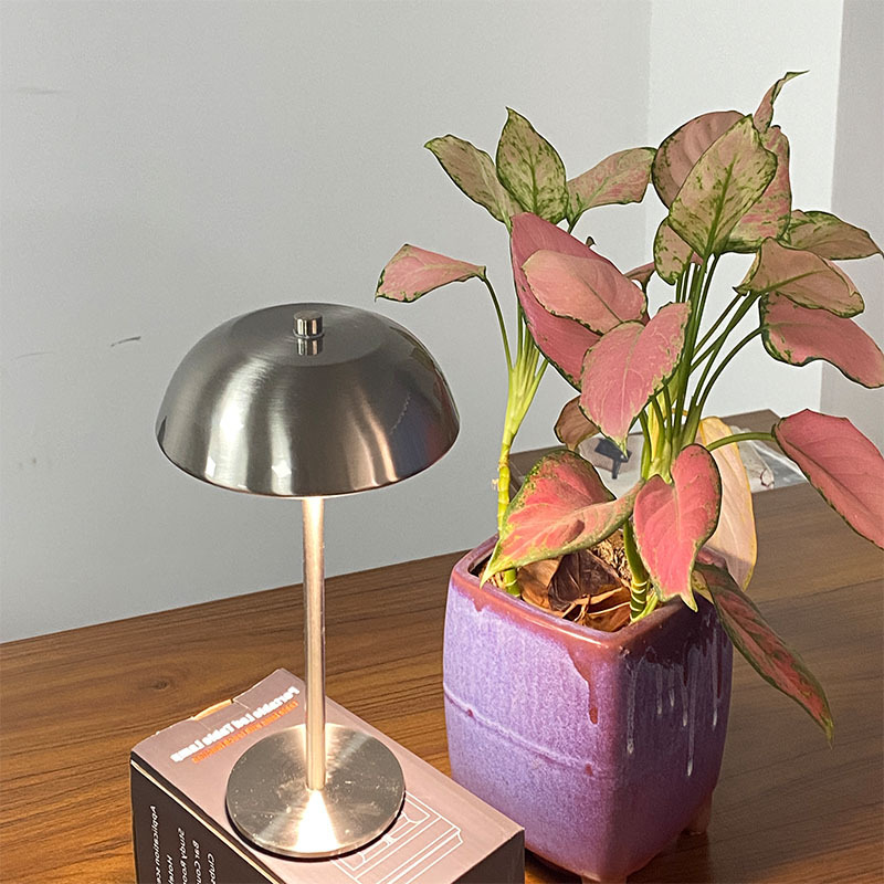 Lámpara nocturna recargable con diseño de hongo y control táctil