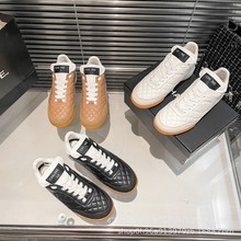 2024春夏款羊皮电绣面圆头系带轻盈舒适慢跑鞋平底运动鞋时尚百搭