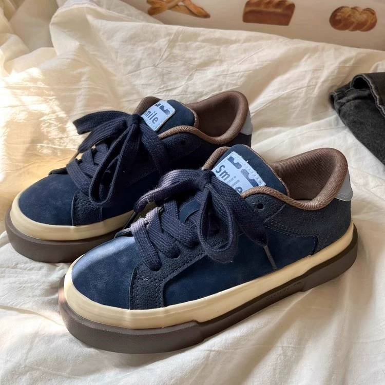 Новые ретро повседневные кроссовки женские 2024 новые синие повседневные нишевые дизайн ощущение толстого дна нишевые женские тенденции