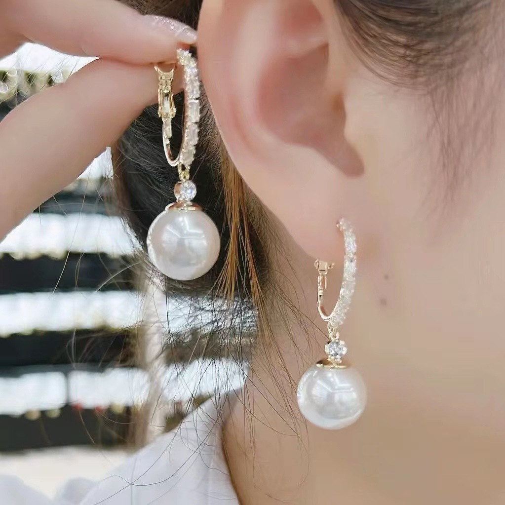 New High-end Personality Pearl Earrings with 925 Silver Needle CZ Stud Earrings, Unique Luxurious Design, Stylish Ear Clasp Decorations