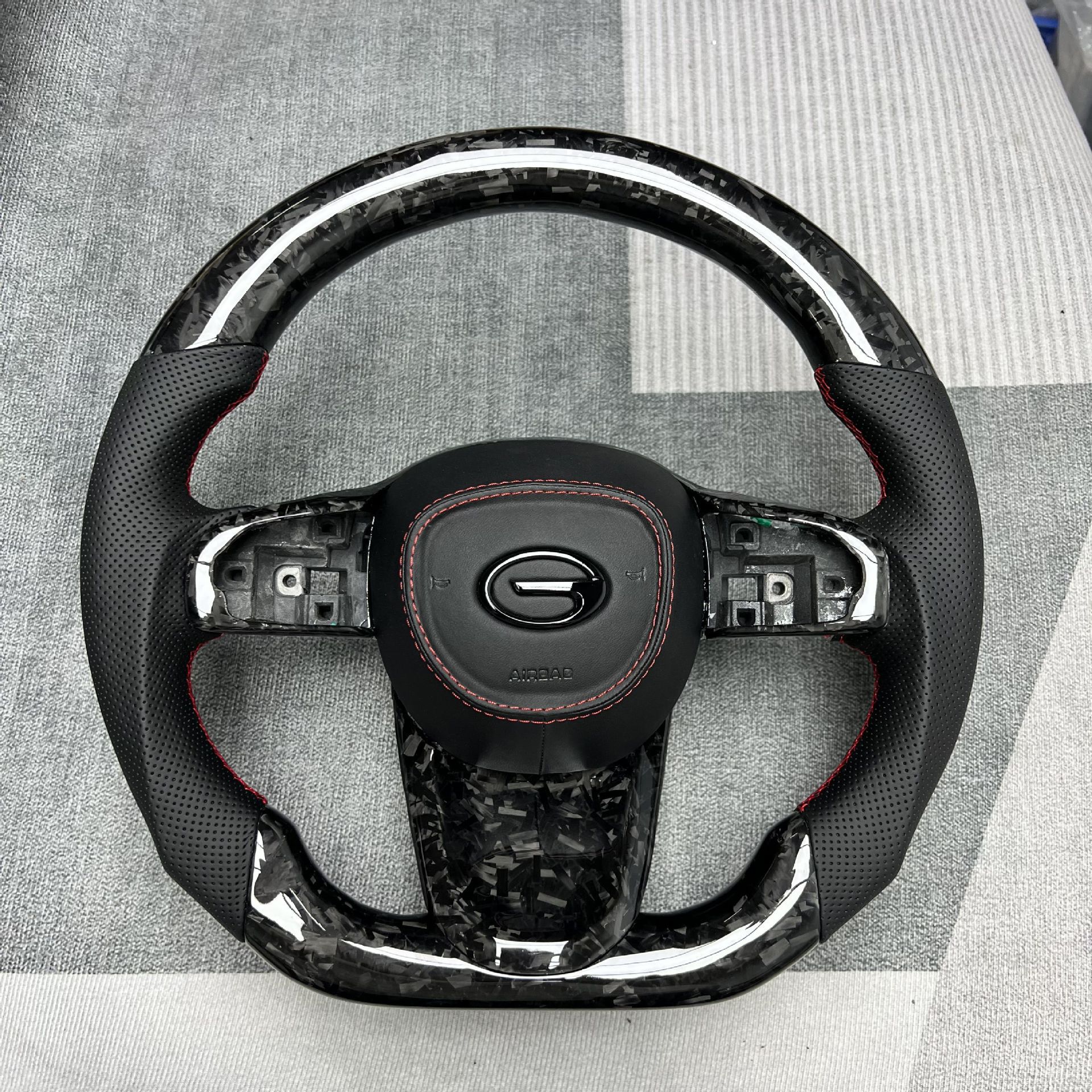 Manufacturer-Customized Carbon Fiber Steering Wheel Processing Suitable for Trumpchi E8/Trumpchi M8/Trumpchi M6/Trumpchi Gs8 Emkoo