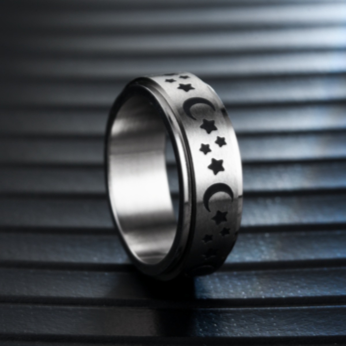 Wholesale New Star And Moon Carved Titanium Steel Rotating Ring Nihaojewelry display picture 27