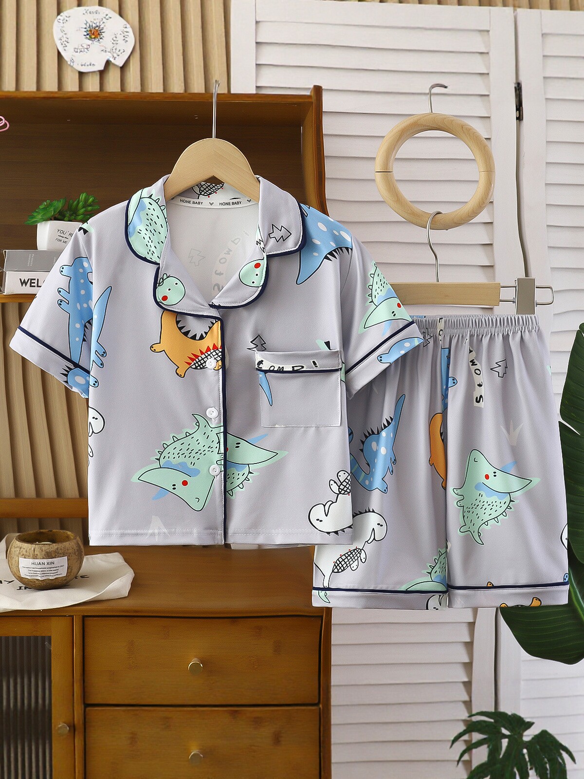 Niños de verano nuevo dibujos animados mangas cortas ropa de vestir para el hogar, hombres y mujeres con solapa ropa de aire acondicionado, pijamas delgados impresión