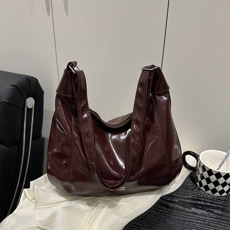 relajado cera de piel bolso de mujer 2025 nuevo estilo primavera y verano de moda de viaje bolsa de mano ocio versátil mochila