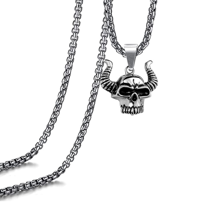Collier pendentif crâne avec cornes en acier titane unisexe_voghion.com