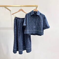 哇喔法式25早秋新款通勤时尚烫钻翻领宽松短袖衬衫+高腰A字半身裙