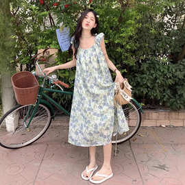 蓝色碎花飞飞袖连衣裙女夏季2025新款海边度假法式吊带裙长款裙子