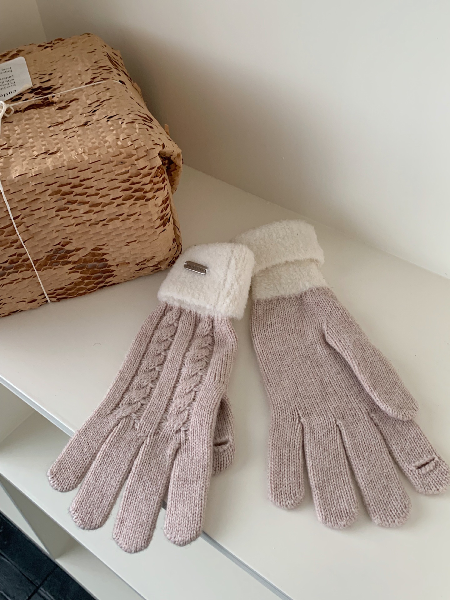 Guantes de lana de bordado clásico de ganado de punto de invierno para mujeres con un alto valor facial grueso guantes de dedo de pantalla táctil caliente