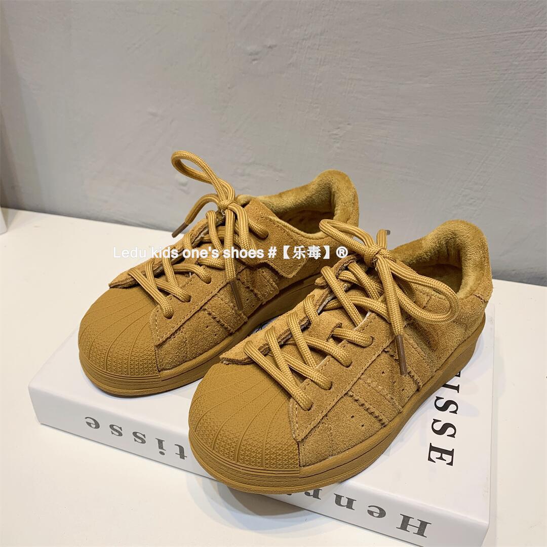 Zapatos de tacón de piel de vaca para niños 2023 Primavera y otoño Nueva zapatilla de deporte para niños de estilo coreano zapatos de bebé para niñas medianas y grandes para niños