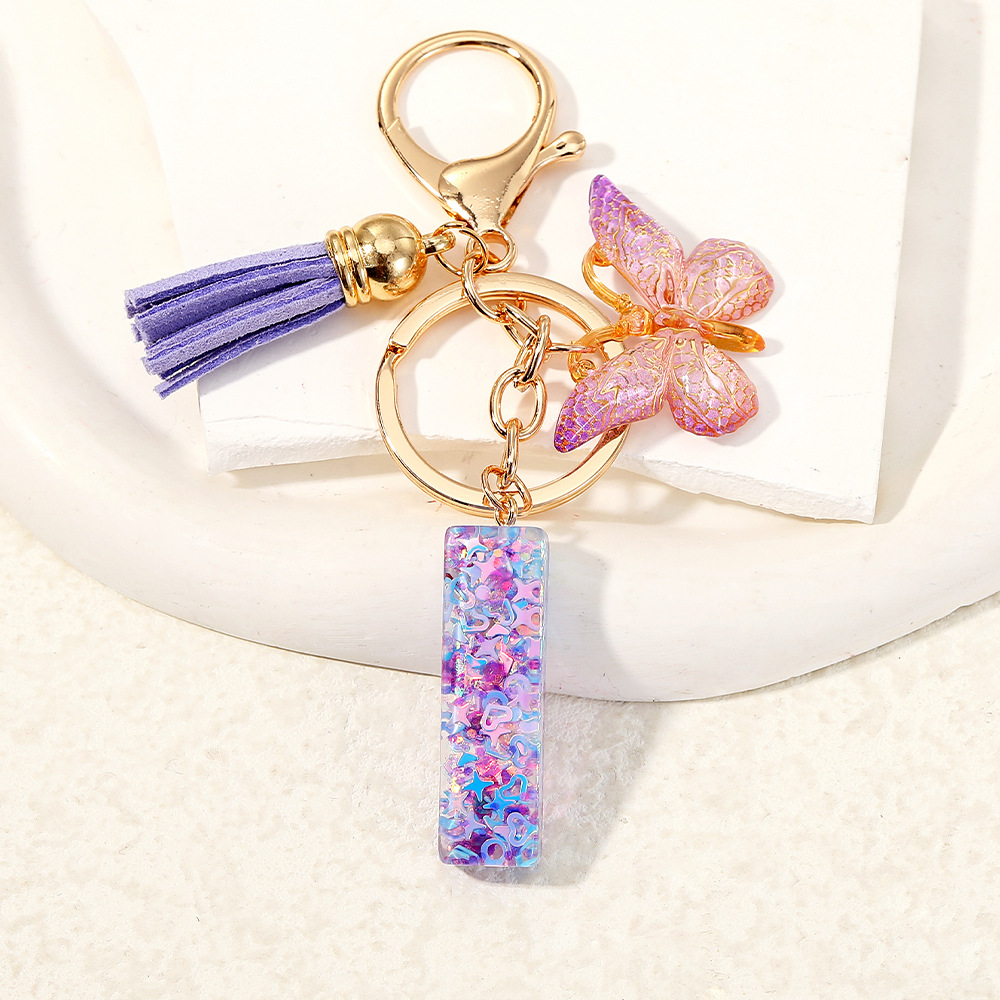 Inglés transfronterizo A-Z resina letras llavero colgante mariposa púrpura bolsos de mujer colgante llavero de automóvil